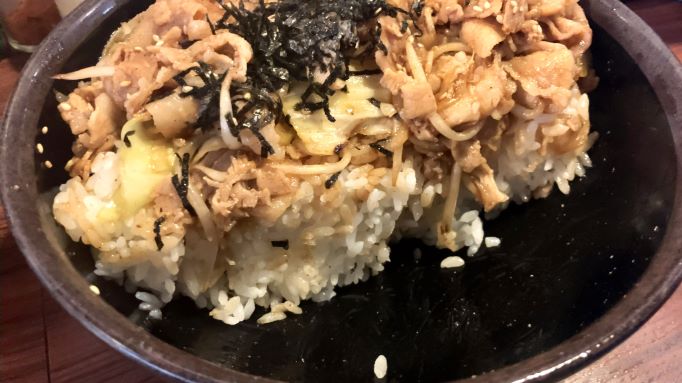 しょうゆピリ辛スタミナ丼(680円) + 超人(肉3倍)(330円) + ごはん大盛 (100円)
